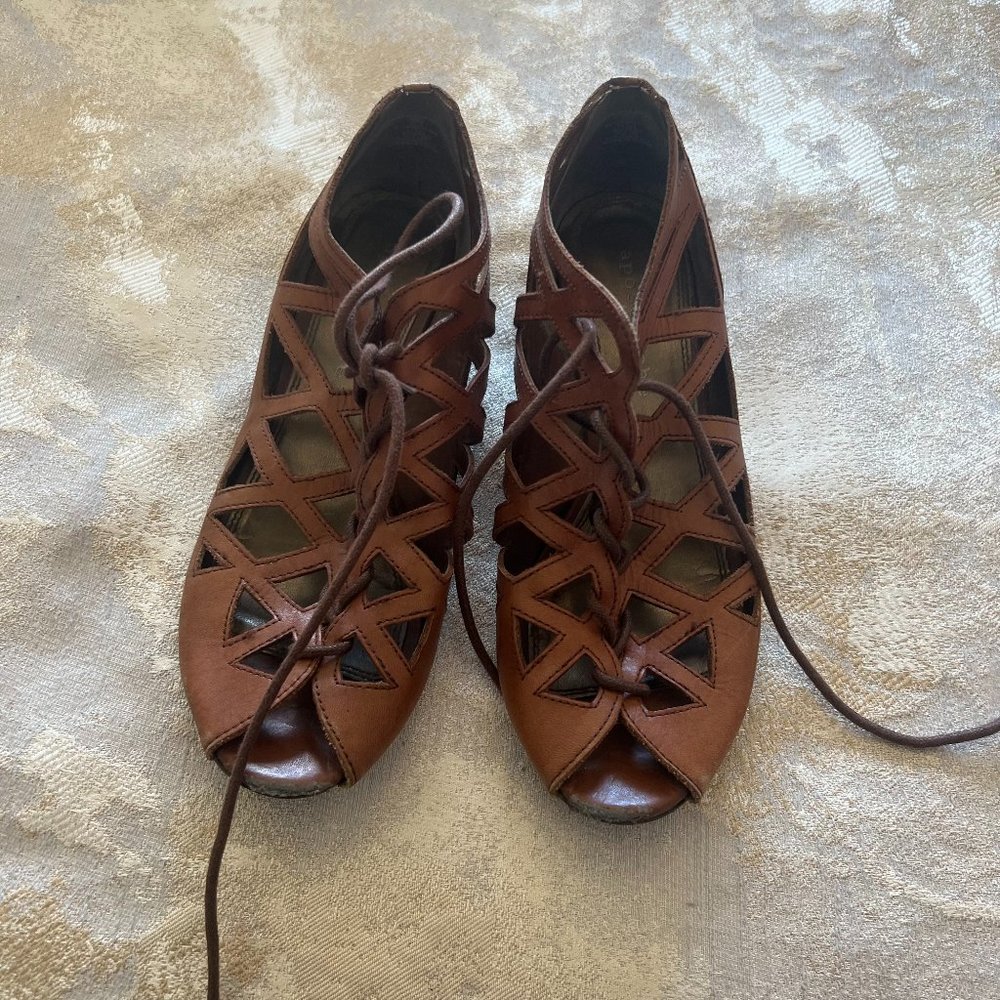 Laced Up Heeled Shoes size 8.5M